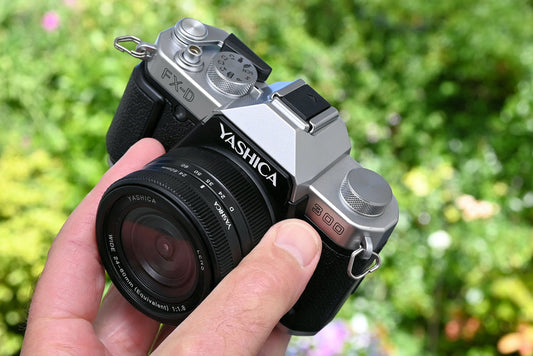 Nuove Yashica FX-D 100 e FX-D 300: il fascino analogico incontra il digitale