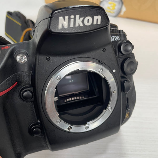 Nikon D700 Body Usata + Doppio Caricabatt. + 2 Batterie (scatti 111 mila )