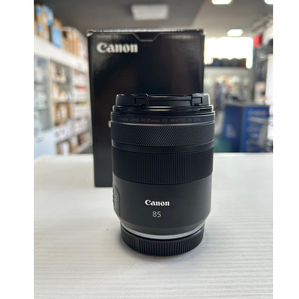 Canon RF 85mm F2 Macro IS STM Demo
