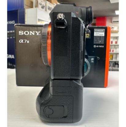 Sony A7III + Battery Grip + Sony FE 24-105 F4 G OSS Demo da Vetrina (2.273 scatti)