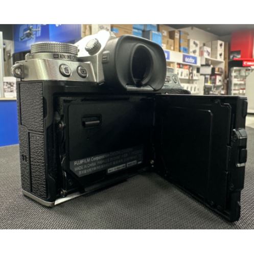 Fujifilm X-T5 Silver (22.356 scatti) Usato