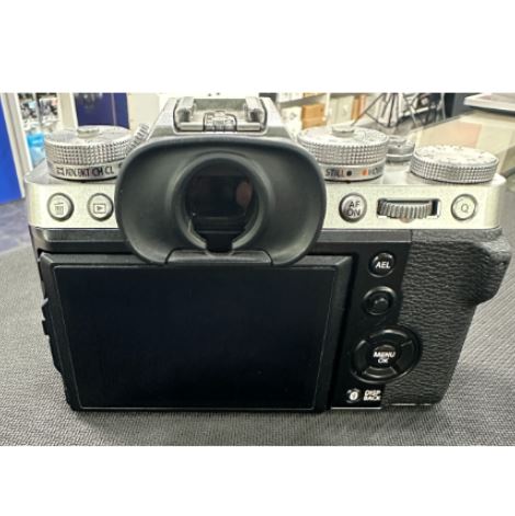 Fujifilm X-T5 Silver (22.356 scatti) Usato